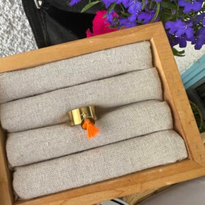 Bague breloque pompon doré